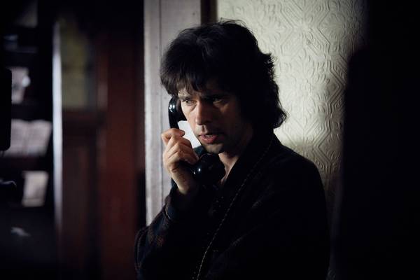 Bild: A Very English Scandal - Staffel 1