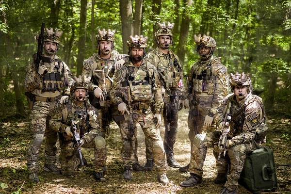 Bild: Six – Staffel 1