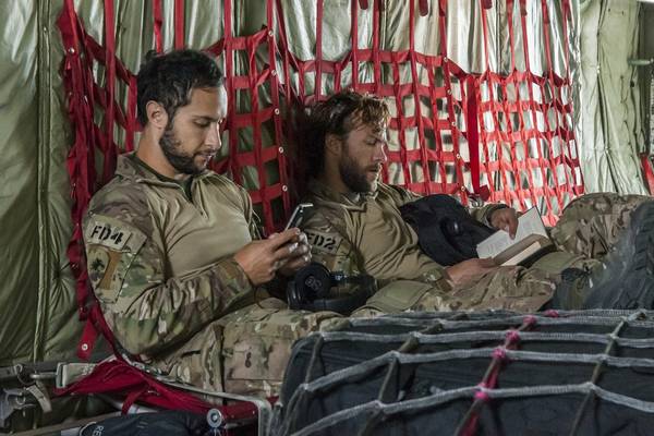 Bild: Six – Staffel 1