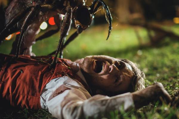 Bild: STUNG – SIE WERDEN DICH STECHEN