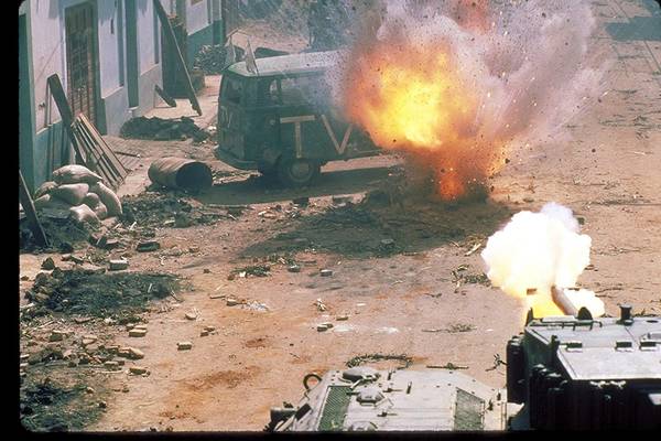 Bild: Under Fire - Unter Feuer