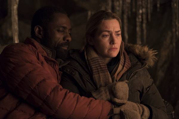 Bild: Zwischen zwei Leben – The Mountain Between Us
