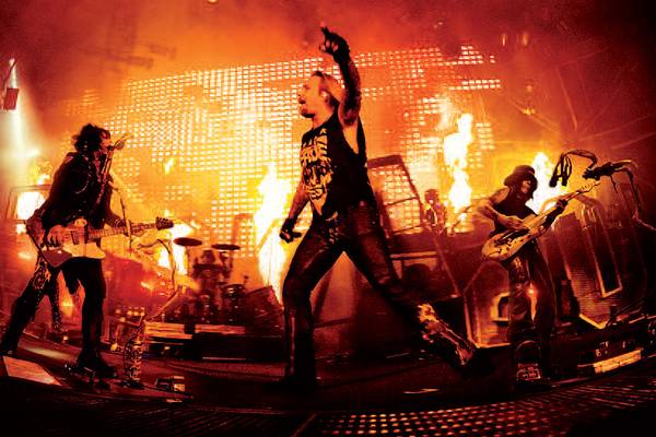Bild: Mötley Crüe & Slash feat. Myles Kennedy